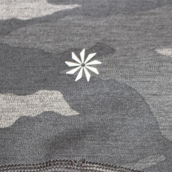 PreLoved Athleta 7/8 Ultimate Camo Leggings in Black/Gray in Sz(S) - Picture 6 of 9